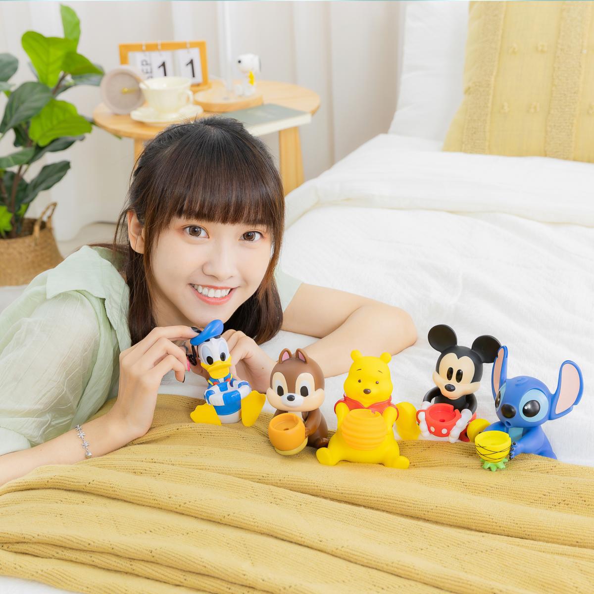 台灣 infoThink 公仔充電座for Apple Watch Chip/ Dale/Donald/ Mickey/ Stitch/ Pooh/ Pooh (聖誕款)