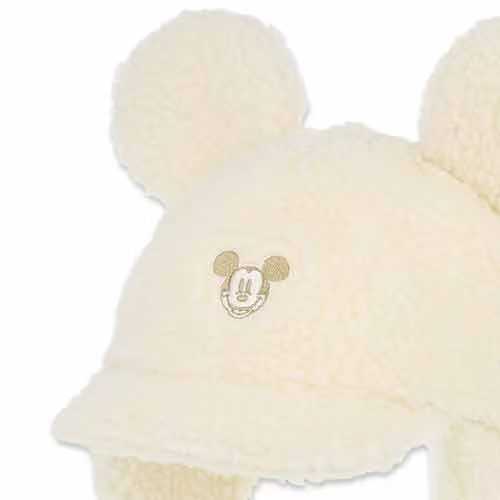 白色毛毛Cap帽 - Winter Goods At Park