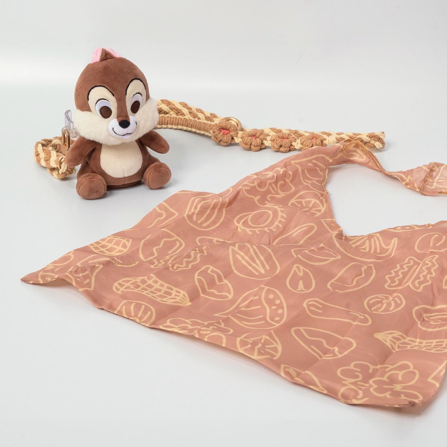 現貨 台灣 InfoThink Disney系列 Lucifer/ Pooh/ Chip 絨毛公仔手機背夾掛繩+手機配件袋(內附環保袋)