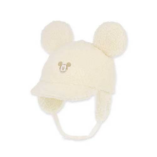 白色毛毛Cap帽 - Winter Goods At Park